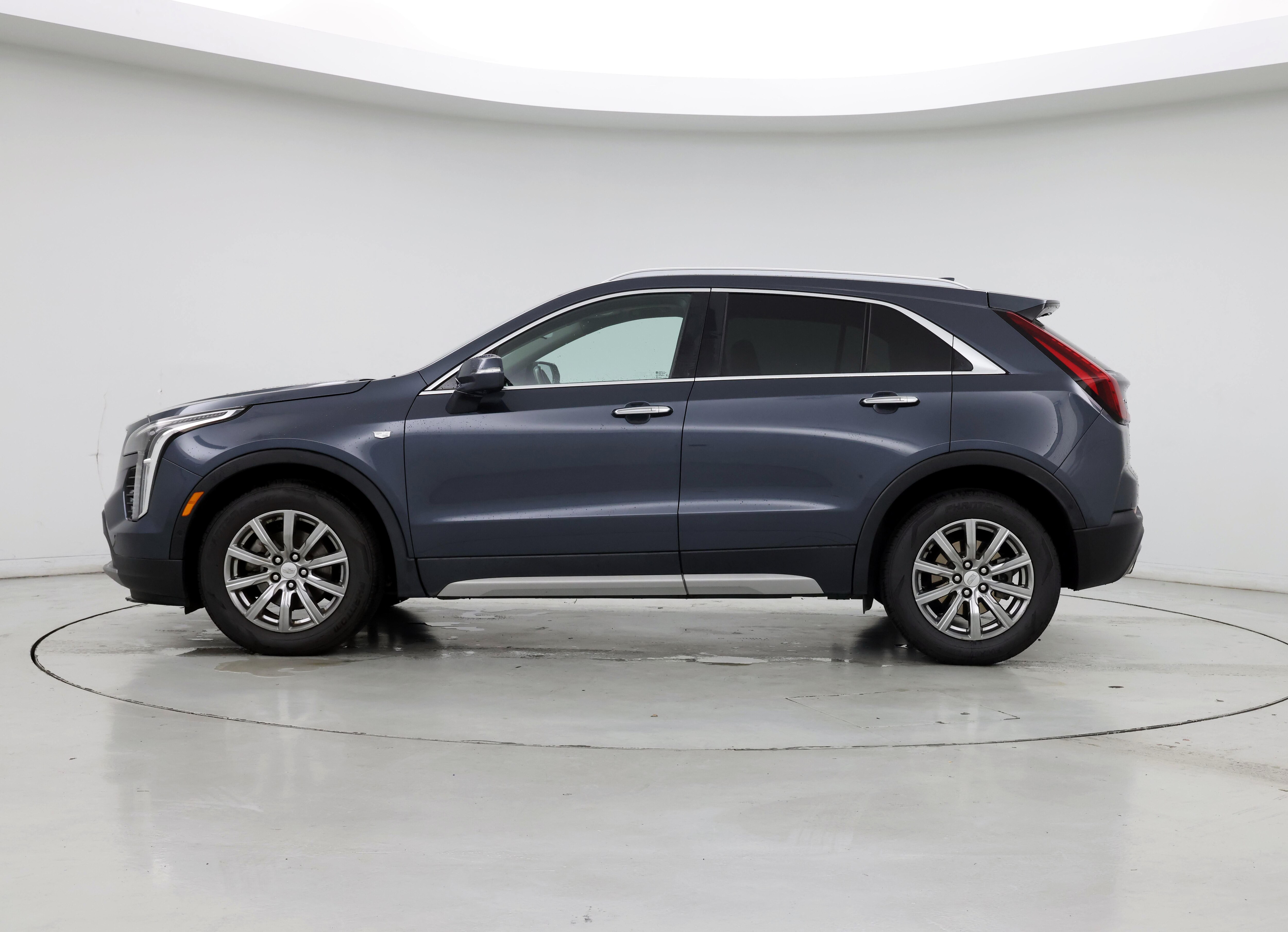 Thumbnail: 2019 Cadillac XT4 - 3