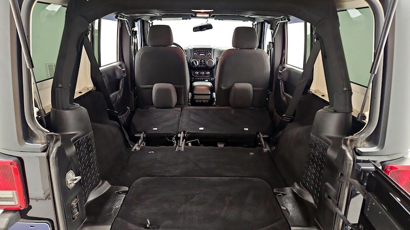 2017 Jeep Wrangler Unlimited Sport 18