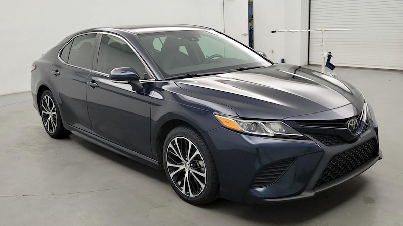 2019 Toyota Camry SE Hero Image