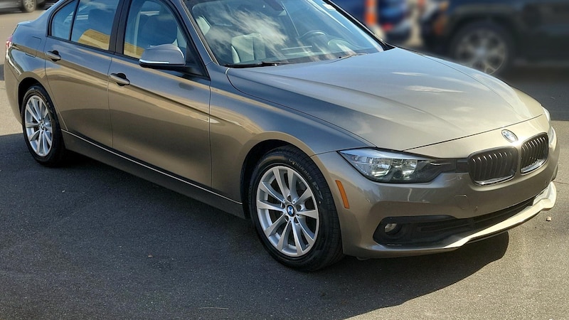 2016 BMW 3 Series 320i Hero Image