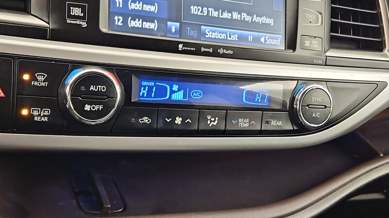 2016 Toyota Highlander Limited 16