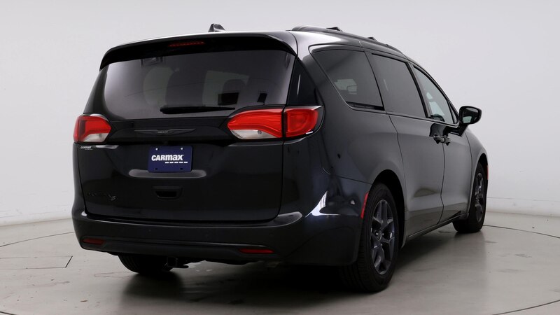 2019 Chrysler Pacifica Touring Plus 8