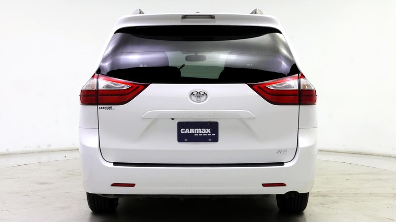 2017 Toyota Sienna XLE 6