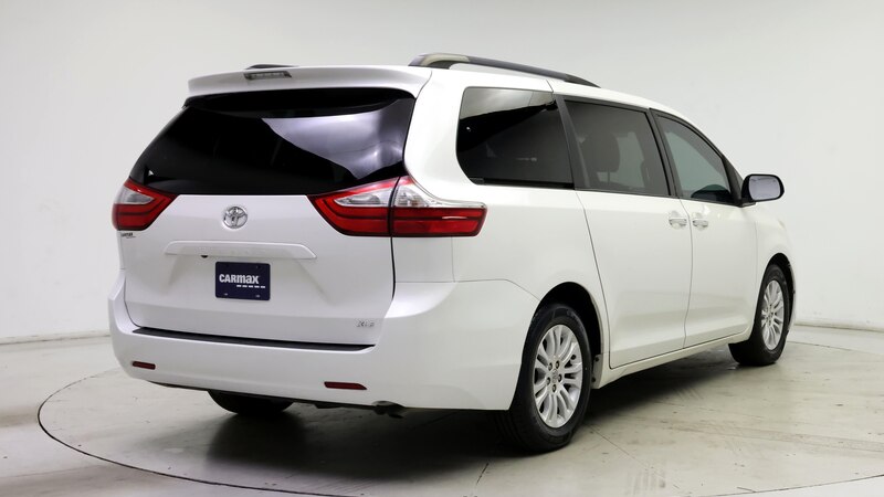 2017 Toyota Sienna XLE 8