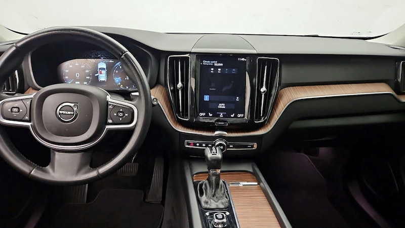 2021 Volvo XC60 T5 Momentum 9