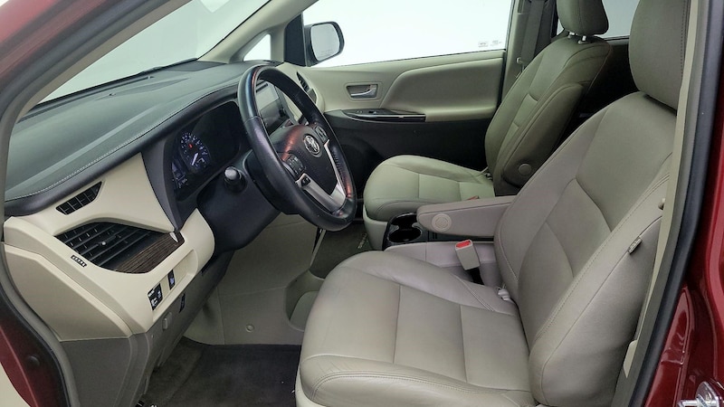 2015 Toyota Sienna XLE 11