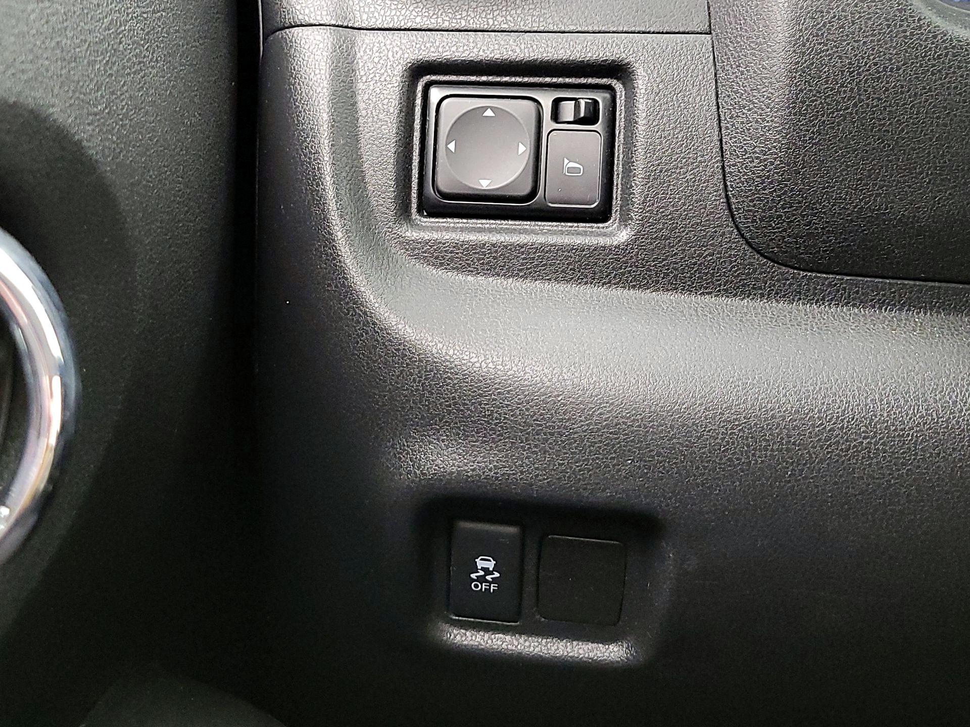 Thumbnail: 2015 Nissan Versa Note - 13