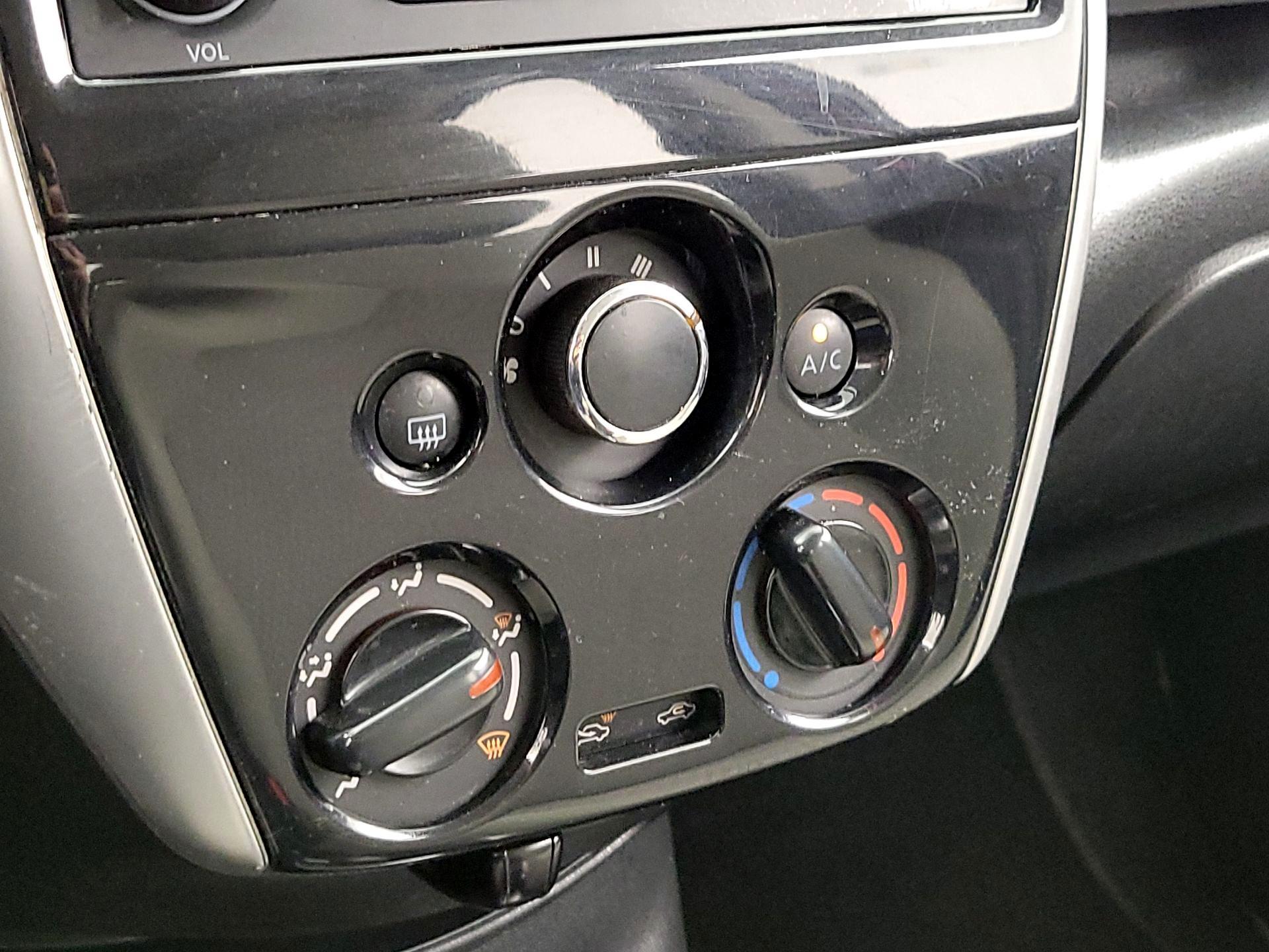 Thumbnail: 2015 Nissan Versa Note - 15