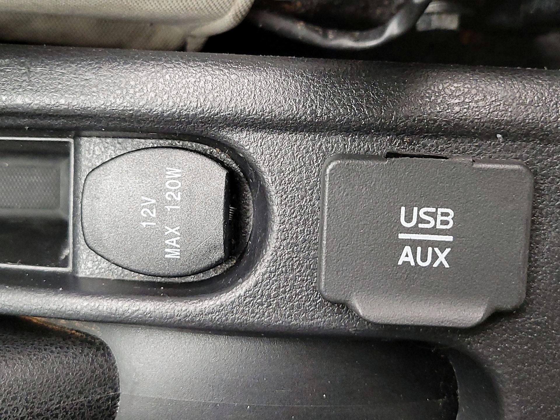 Thumbnail: 2015 Nissan Versa Note - 17