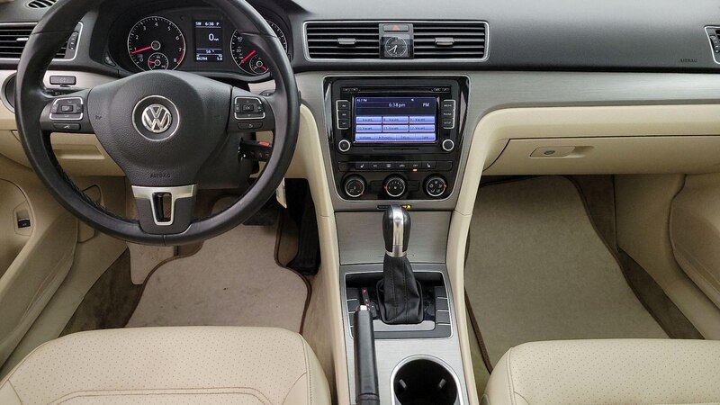 2014 Volkswagen Passat SE 9