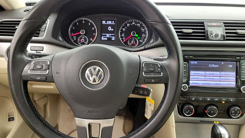 2014 Volkswagen Passat SE 10