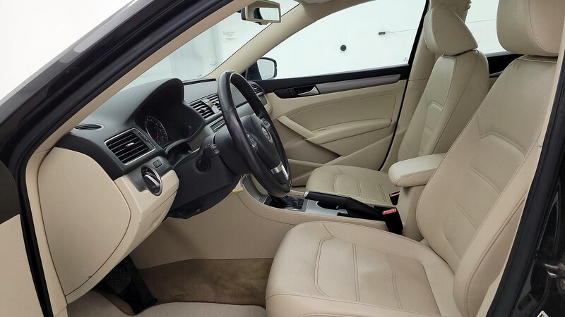 2014 Volkswagen Passat SE 11