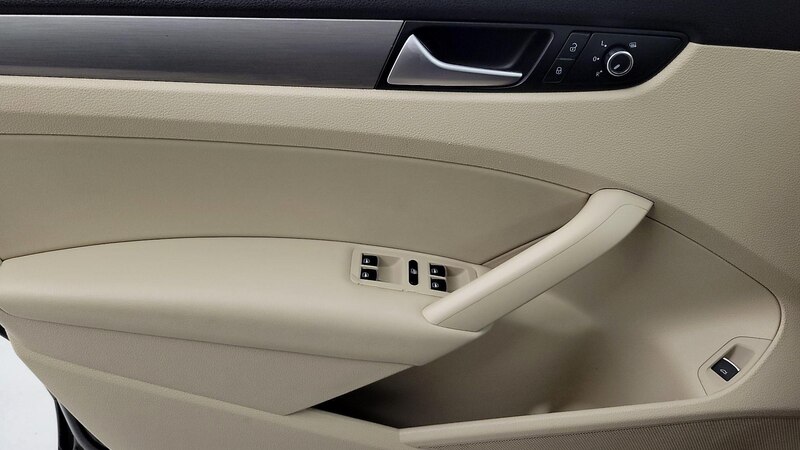 2014 Volkswagen Passat SE 12