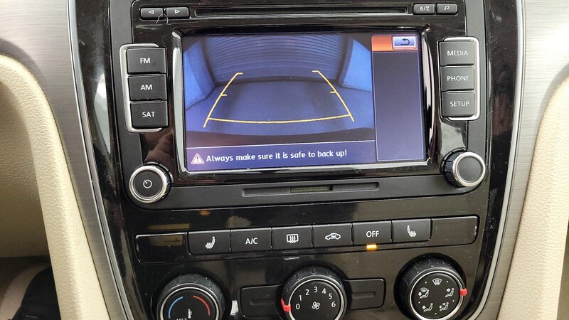 2014 Volkswagen Passat SE 14
