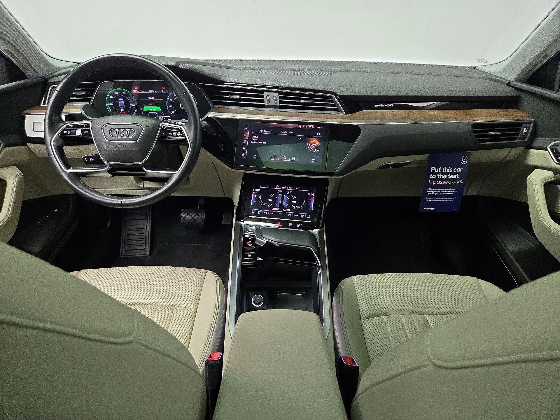 Thumbnail: 2019 Audi e-tron - 9