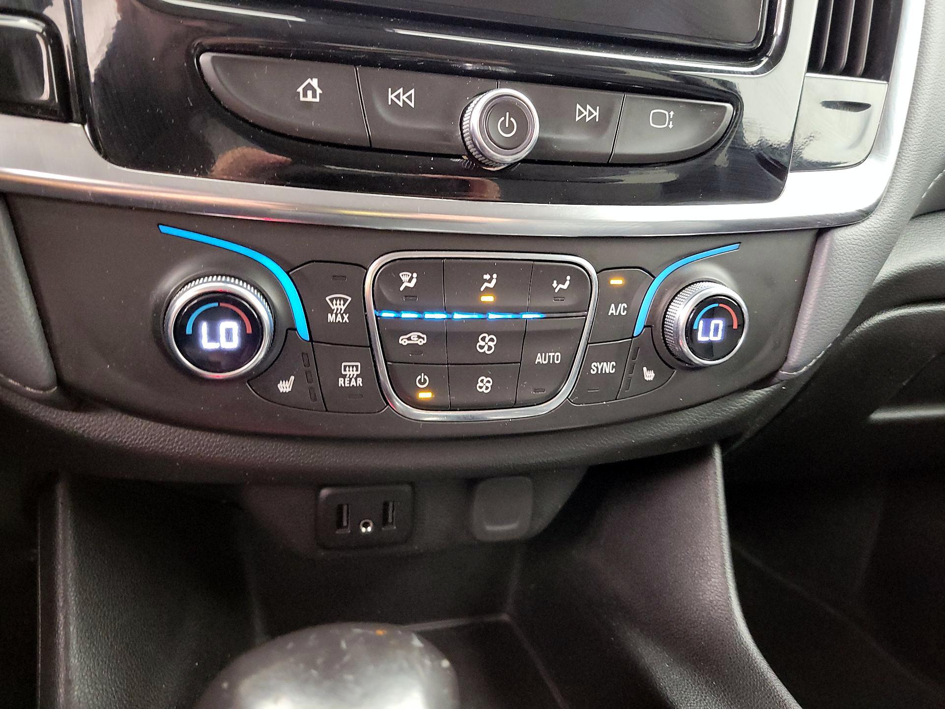 Thumbnail: 2021 Chevrolet Traverse - 16