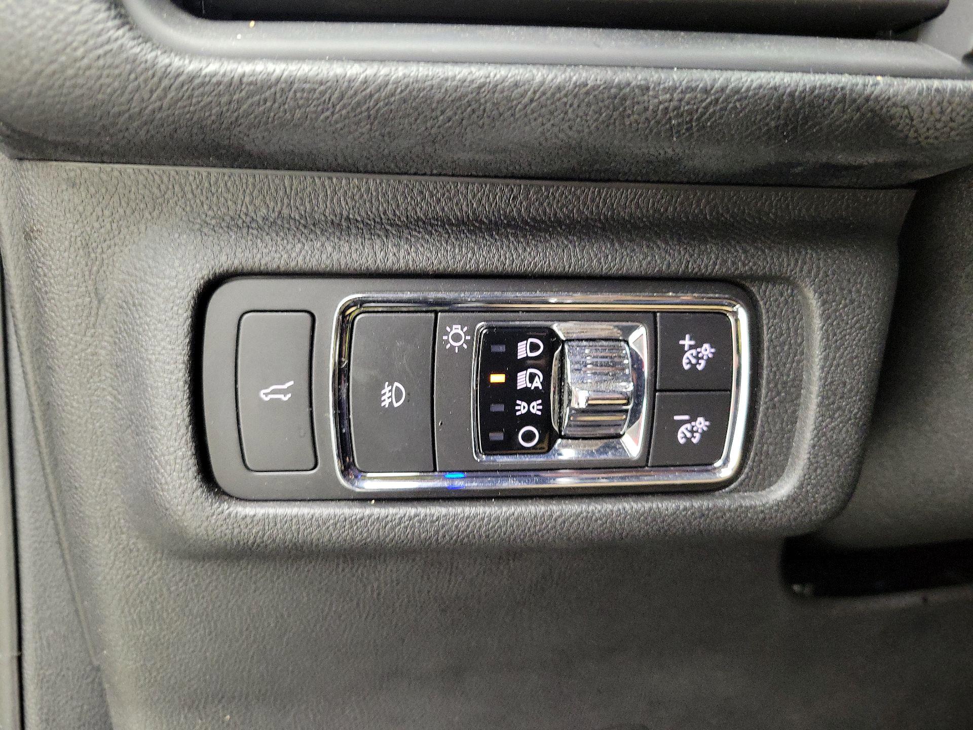 Thumbnail: 2021 Lincoln Corsair - 13