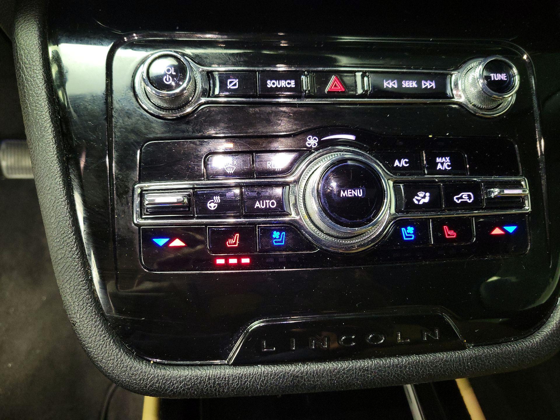 Thumbnail: 2021 Lincoln Corsair - 17