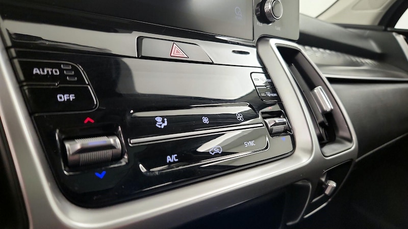 2021 Kia Sorento S 16