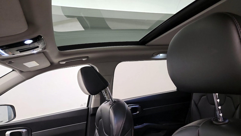 2021 Kia Sorento S 19