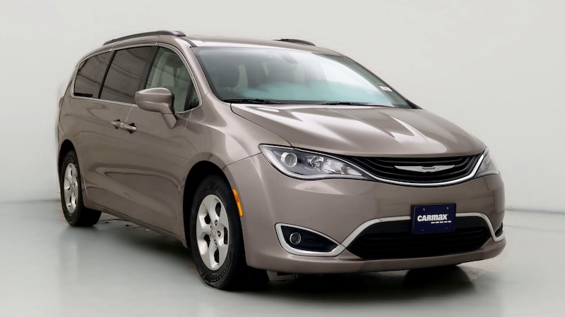 2017 Chrysler Pacifica Premium Hero Image