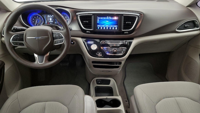 2018 Chrysler Pacifica L 9