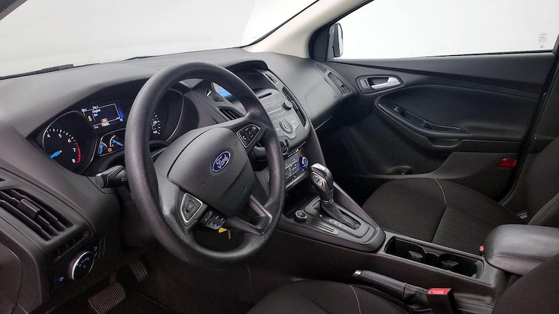 2016 Ford Focus SE 11