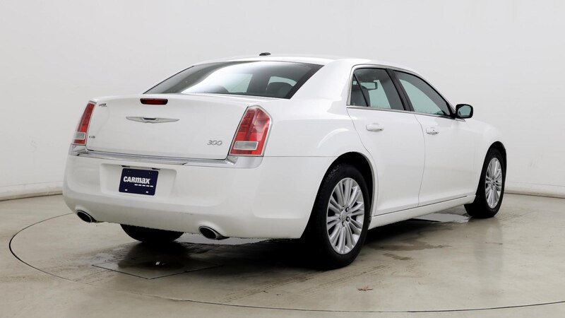 2014 Chrysler 300  8