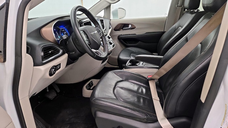 2018 Chrysler Pacifica  9