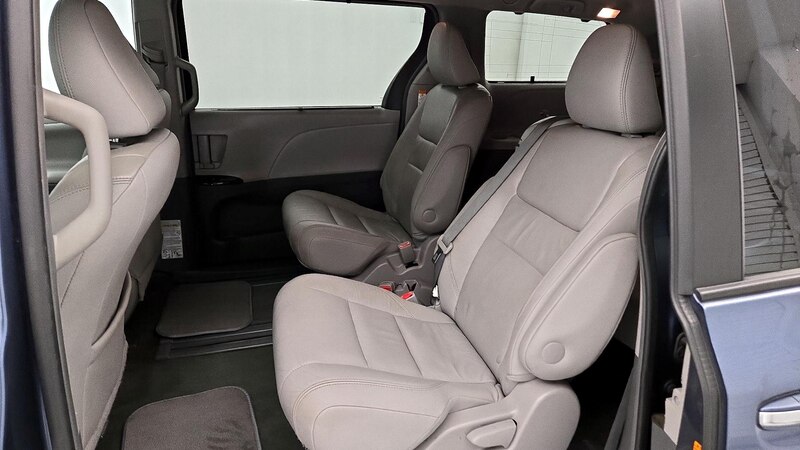 2015 Toyota Sienna XLE Premium 21