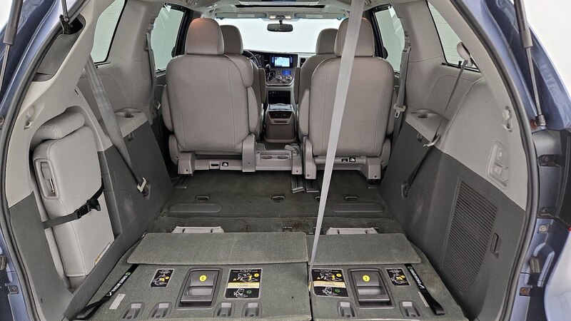 2015 Toyota Sienna XLE Premium 24