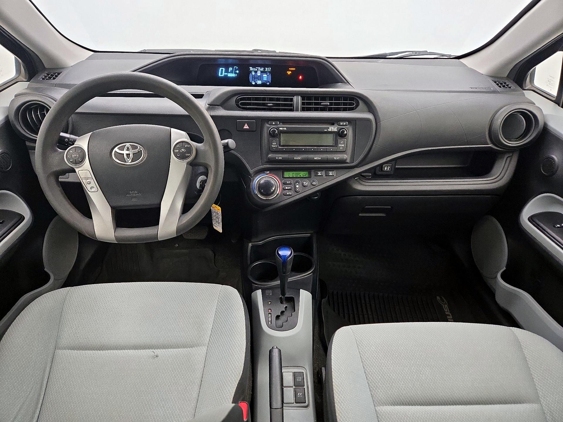 Thumbnail: 2014 Toyota Prius c - 9