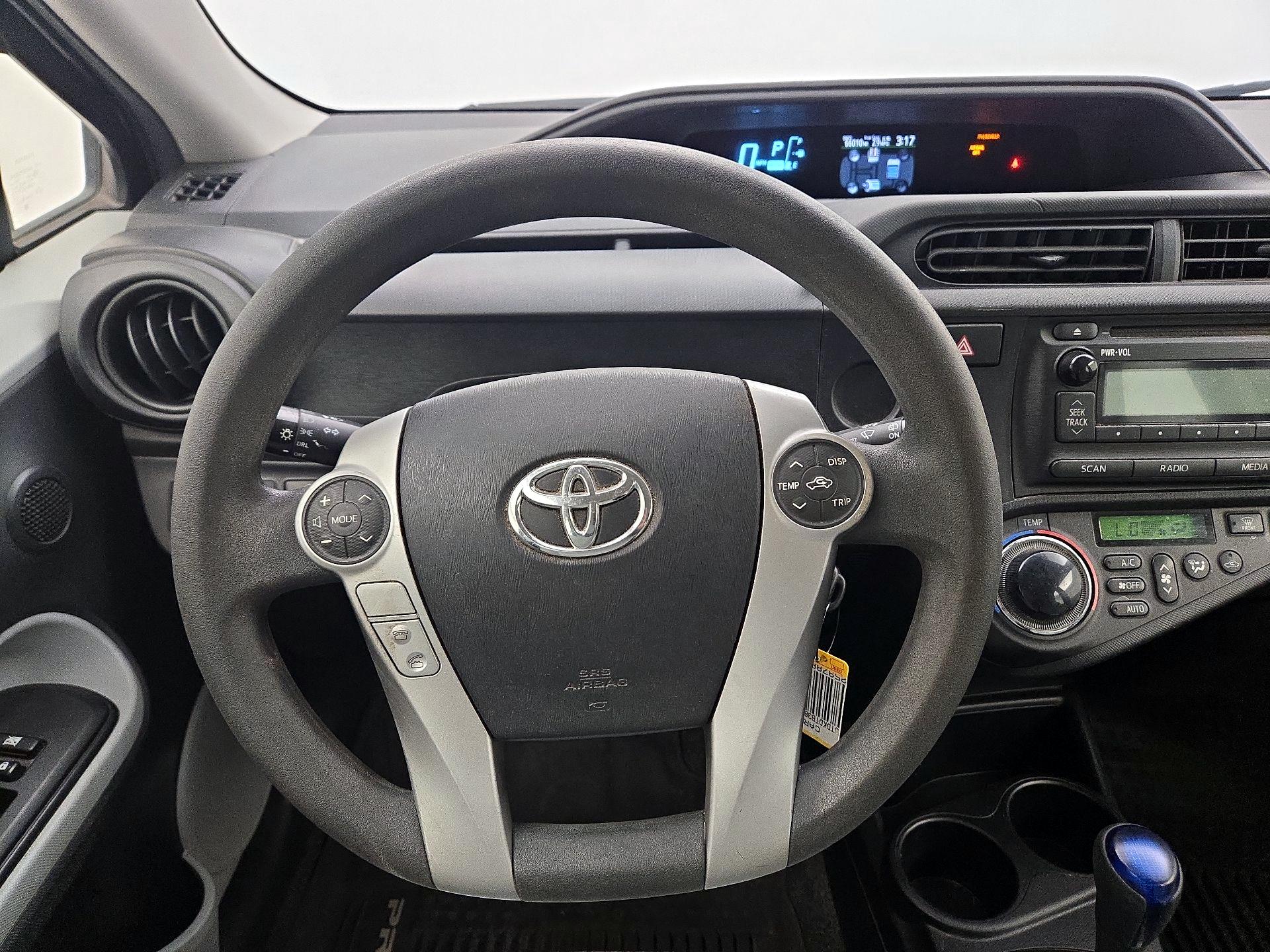 Thumbnail: 2014 Toyota Prius c - 10