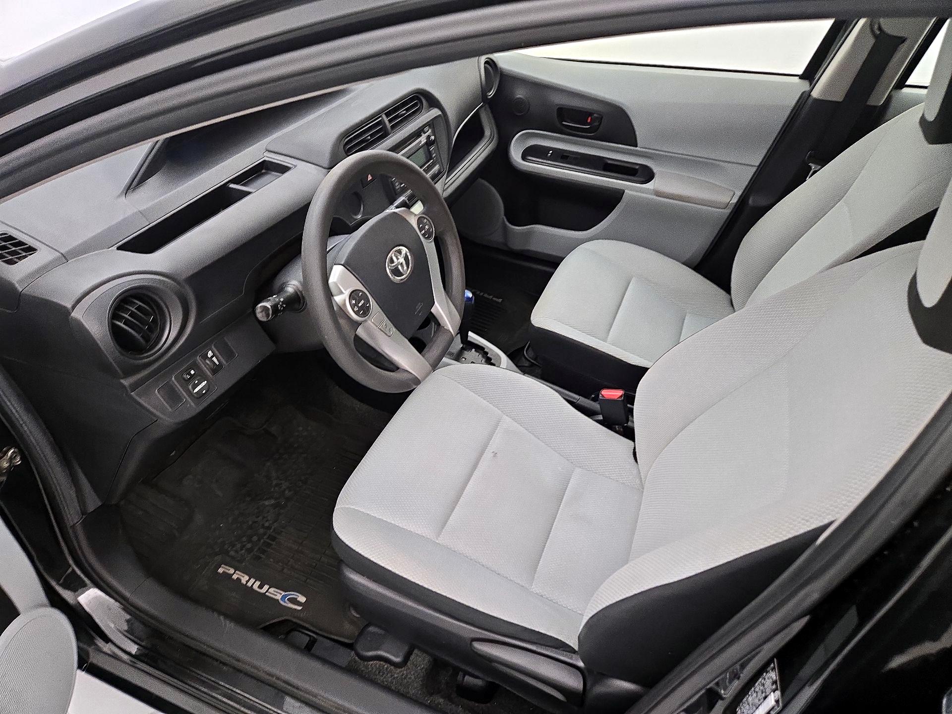 Thumbnail: 2014 Toyota Prius c - 11