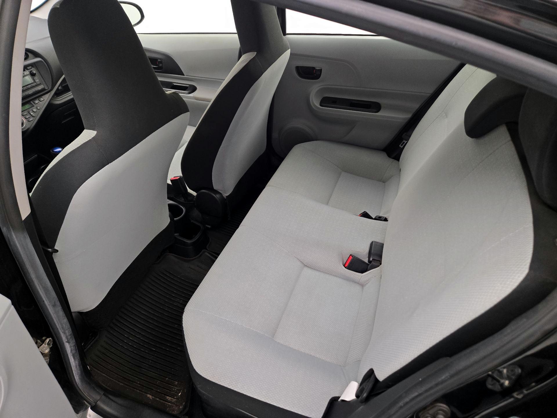 Thumbnail: 2014 Toyota Prius c - 18