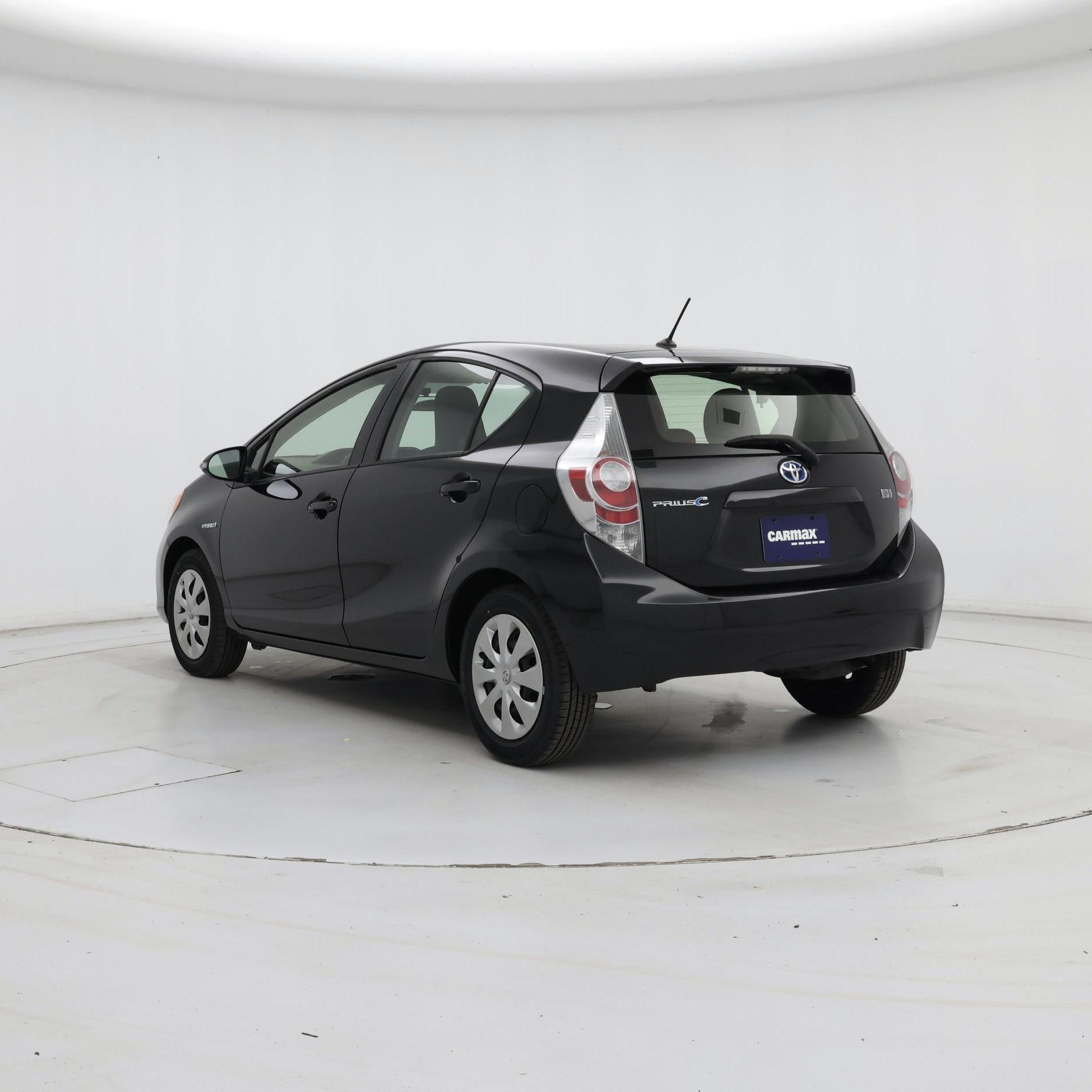 Thumbnail: 2014 Toyota Prius c - 2