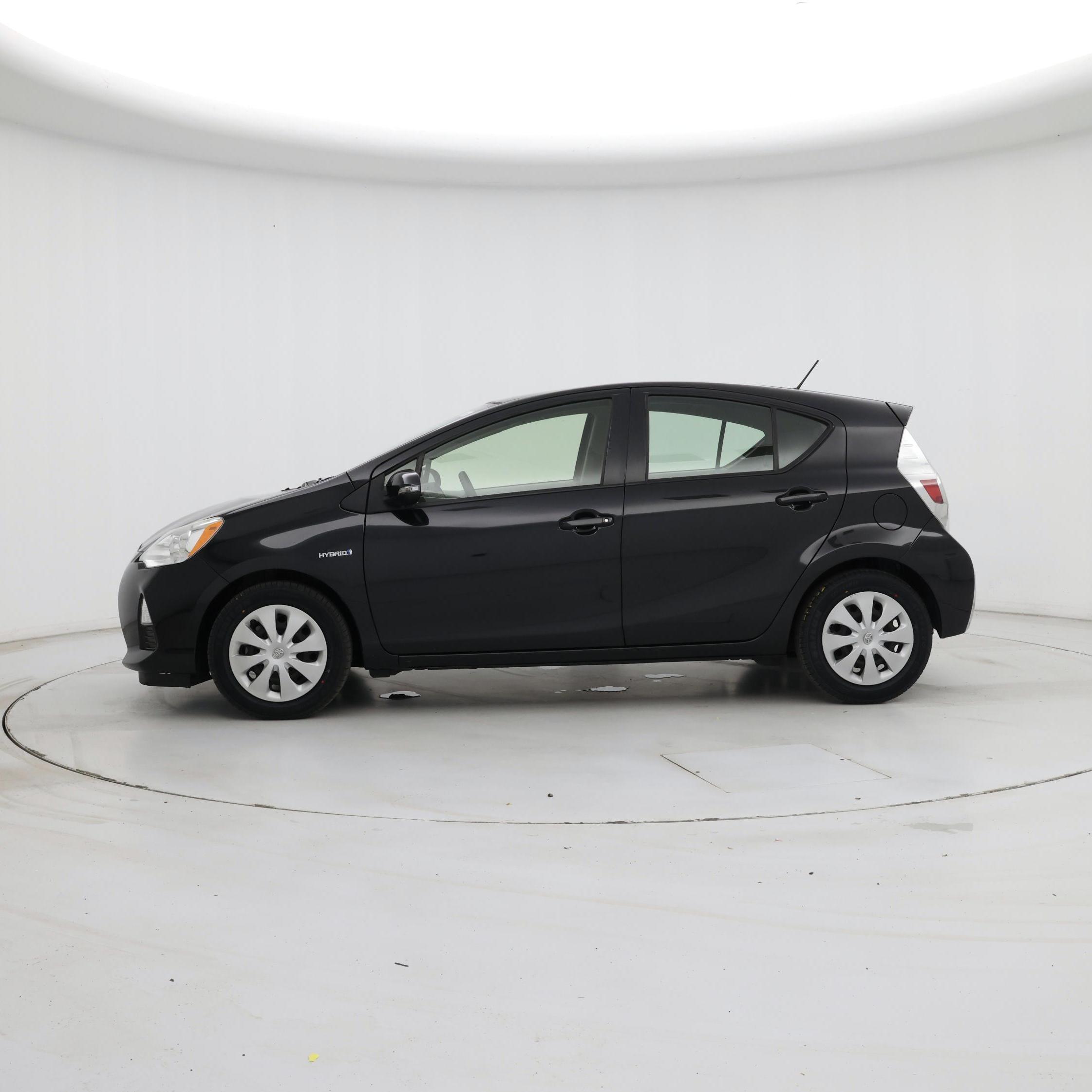 Thumbnail: 2014 Toyota Prius c - 3