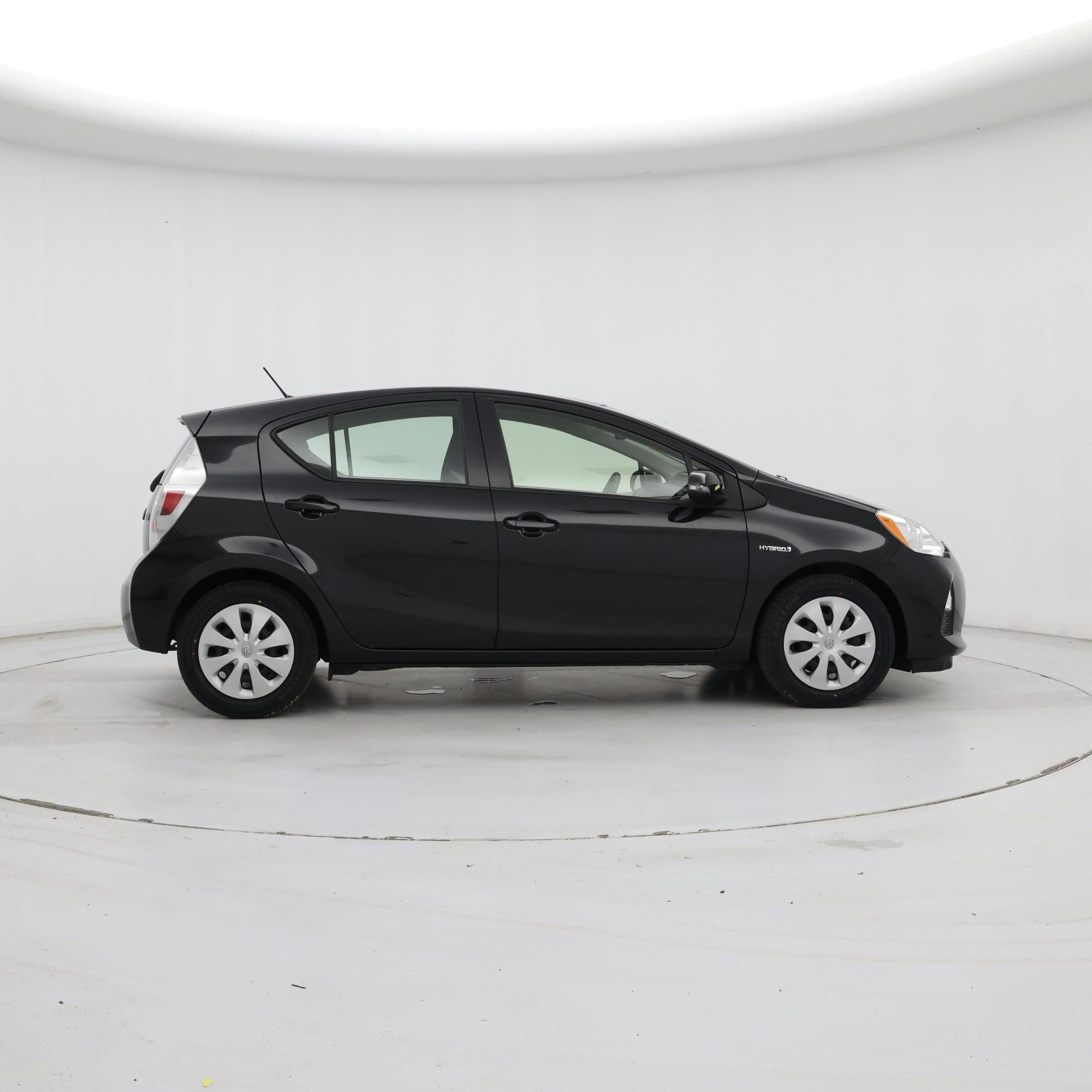 Thumbnail: 2014 Toyota Prius c - 7