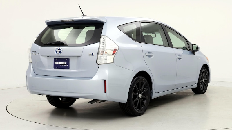 2014 Toyota Prius v Five 8