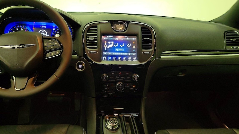 2022 Chrysler 300 S 9