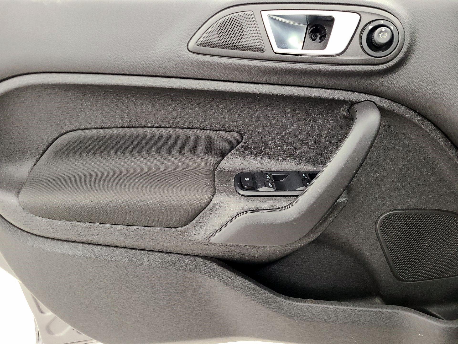 Thumbnail: 2014 Ford Fiesta - 12