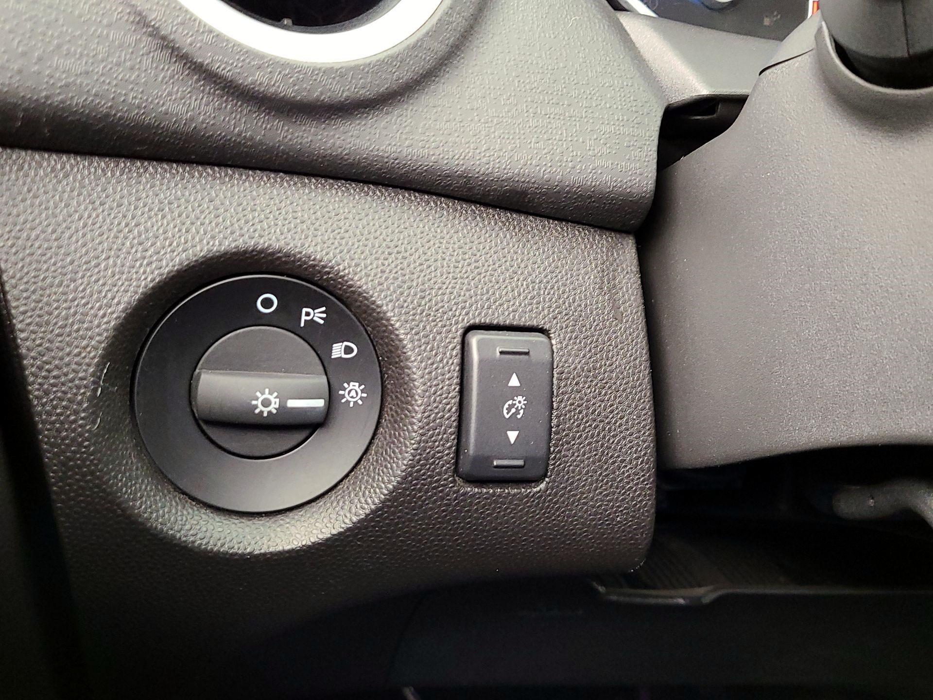 Thumbnail: 2014 Ford Fiesta - 13