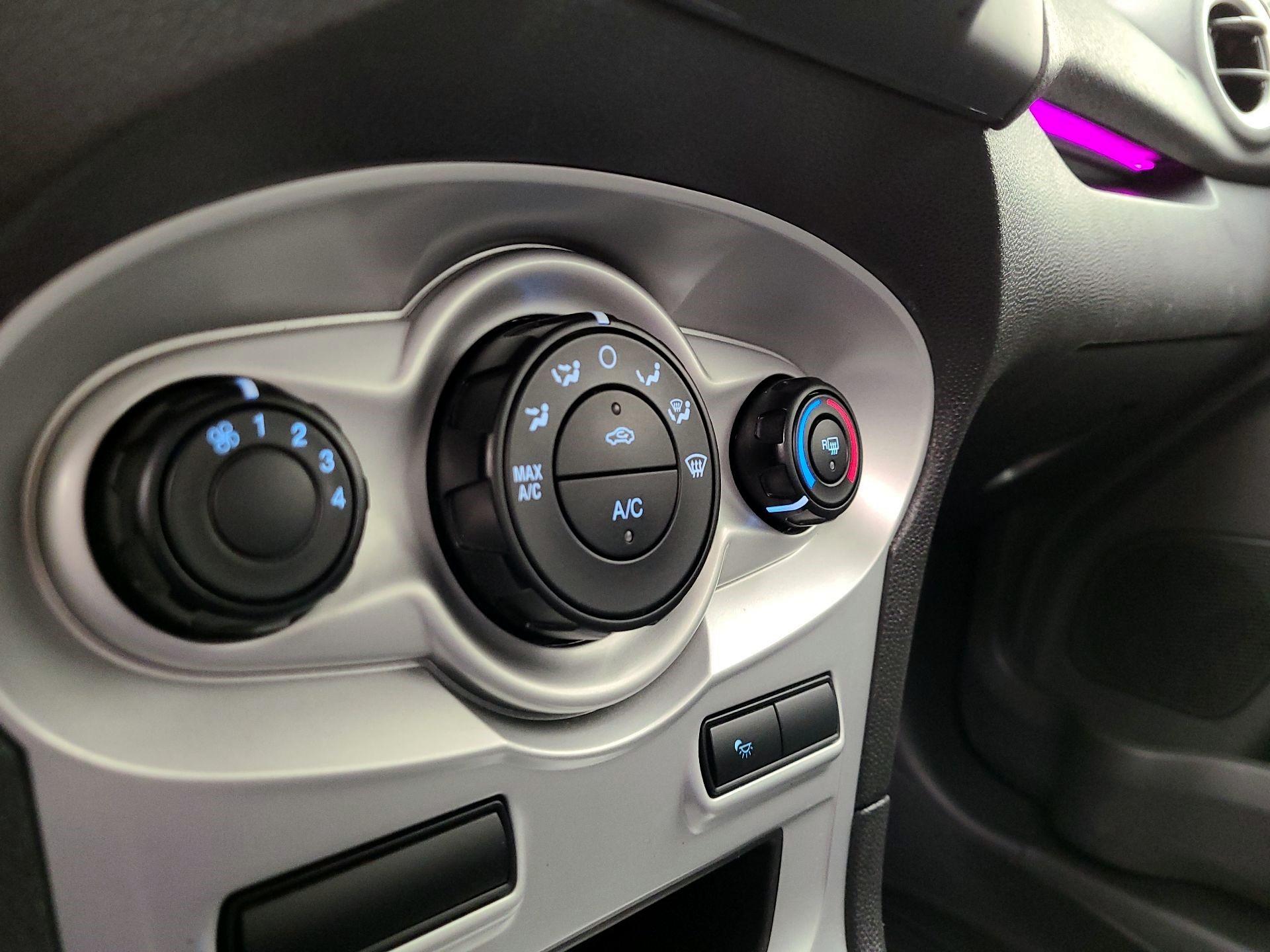 Thumbnail: 2014 Ford Fiesta - 15
