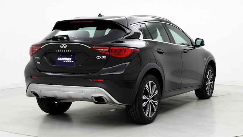 2017 INFINITI QX30 Premium 8