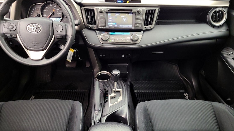 2015 Toyota RAV4 XLE 9