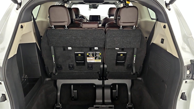 2023 Toyota Sienna Platinum 21