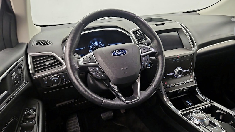 2020 Ford Edge Titanium 10
