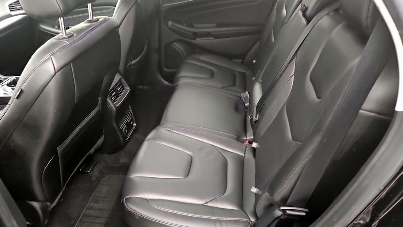 2020 Ford Edge Titanium 19