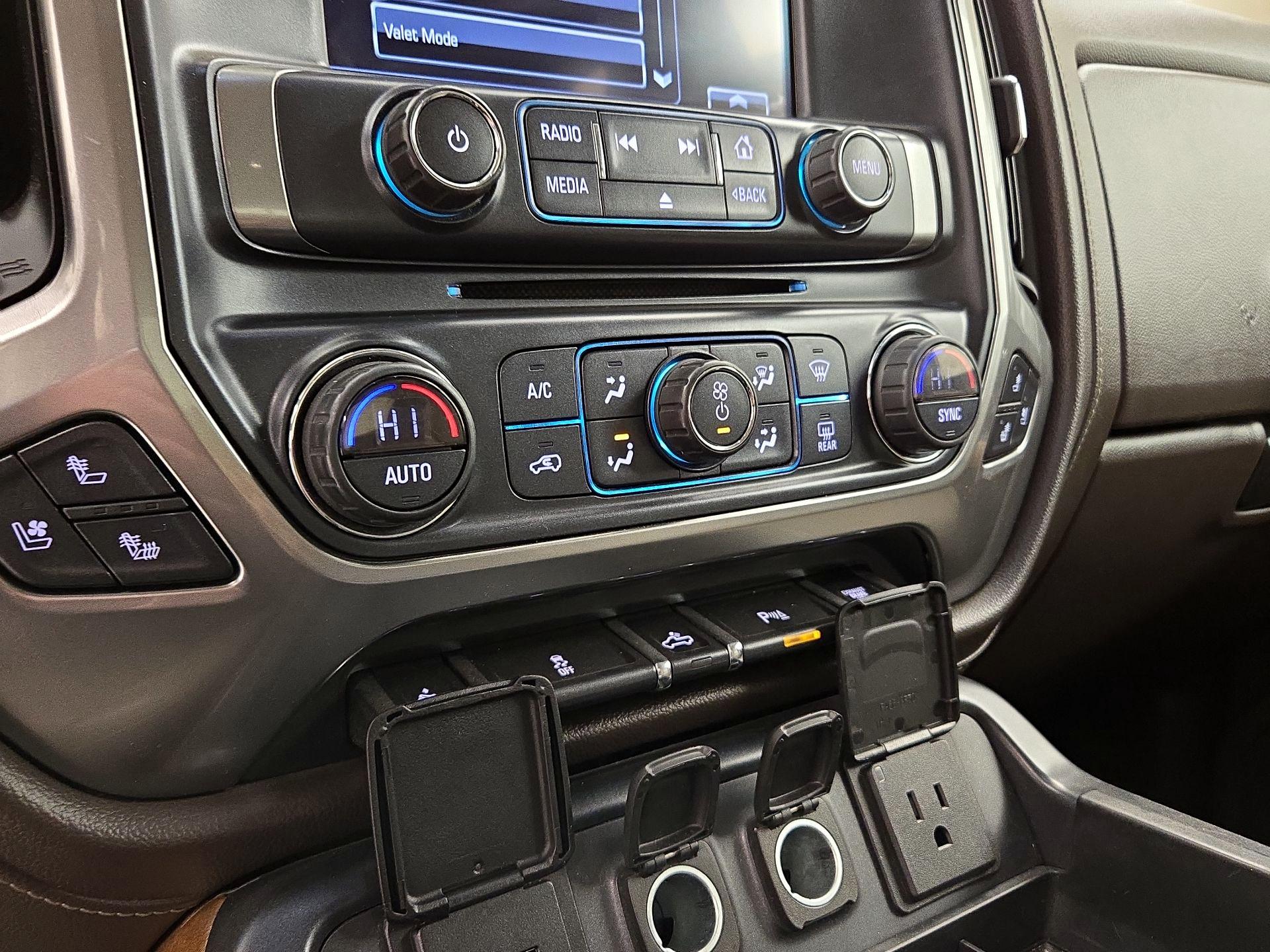 Thumbnail: 2017 Chevrolet Silverado 3500 - 17