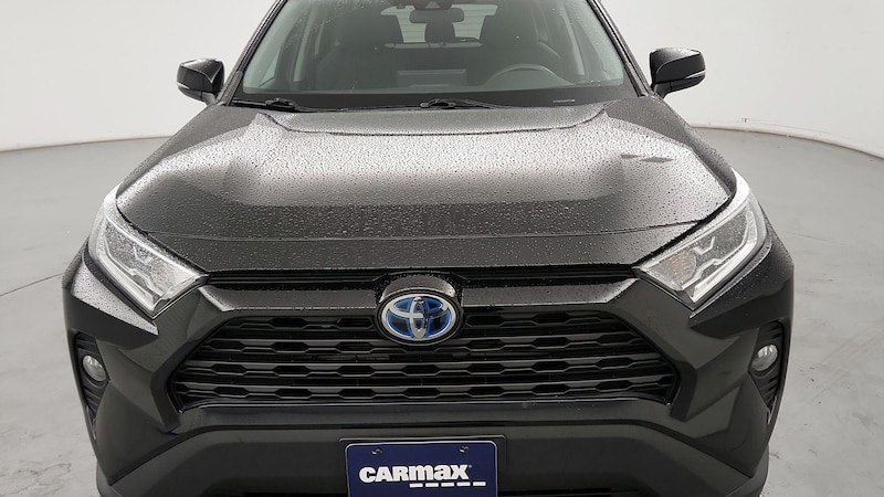 2019 Toyota RAV4 XLE 2